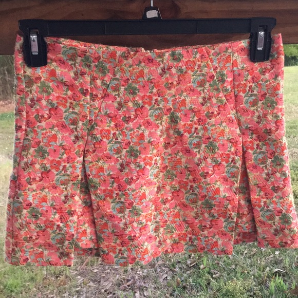Topshop Dresses & Skirts - Topshop Floral Skirt Size 2